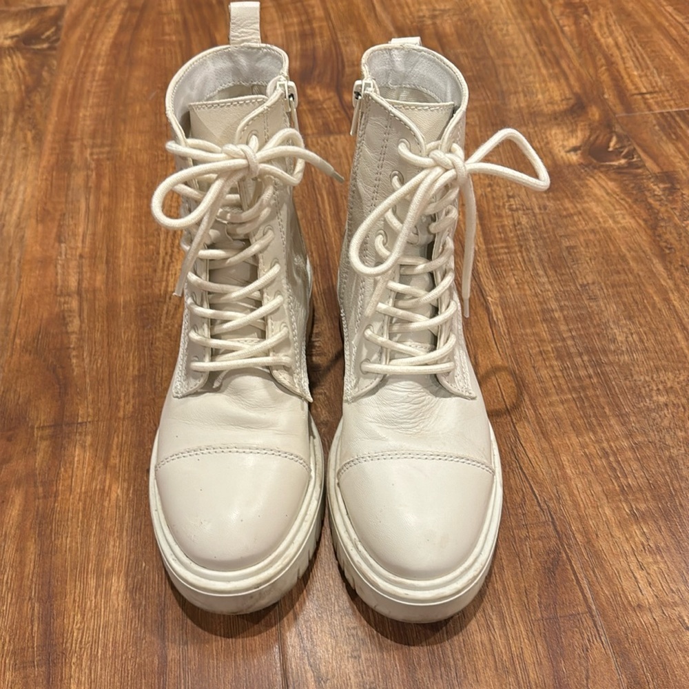 ALDO WHITE LACE UP BOOTS 7.5